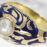 Ring: ausgefallener, emaillierter Goldschmiedering mit Diamantbesatz, vermutlich aus der Zeit des Jugendstils - фото 1