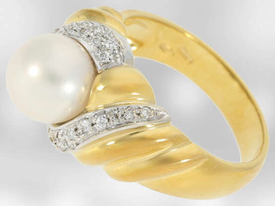 Ring: schöner Damenring aus 18K Gold, besetzt mit Brillanten und einer Zuchtperle, Handarbeit - фото 1
