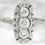 Armbanduhr/Ring: sehr schönes Art déco Schmuckset, besetzt mit Diamanten, Armbanduhr und Ring, ca. 0,33ct, Platin und 18K Gold - photo 2