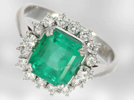 Ring: weißgoldener Smaragdring mit Brillanten, insgesamt ca. 2,72ct, 14K Gold, Hofjuwelier Roesner, NP DM 11400,- mit Originaletikett - фото 1