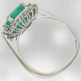 Ring: weißgoldener Smaragdring mit Brillanten, insgesamt ca. 2,72ct, 14K Gold, Hofjuwelier Roesner, NP DM 11400,- mit Originaletikett - photo 3