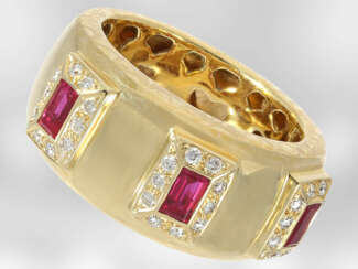Ring: unikater Gelbgoldring mit Rubinen und Brillanten, insgesamt ca. 0,78ct, 18K Gold, Handarbeit