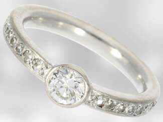 Ring: weißgoldener Goldschmiedering mit Brillant-/Diamantbesatz, solide Handarbeit
