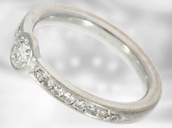 Ring: weißgoldener Goldschmiedering mit Brillant-/Diamantbesatz, solide Handarbeit - Foto 2