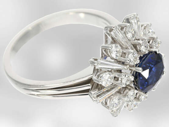Ring: sehr attraktiver vintage Saphir-/Diamantring, insgesamt ca. 2,75ct, 18K Weißgold, Handarbeit Hofjuwelier Roesner - photo 3