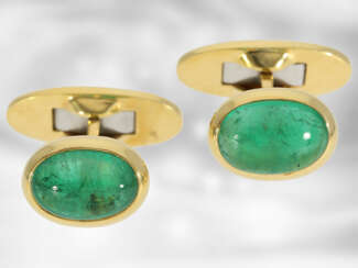 Cufflinks: unique and very valuable 18K gold vintage cufflinks with emerald Cabochons, the court jeweller Roesner Hamburg, with original box, new-old-stock