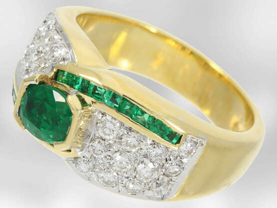 Ring: sehr dekorativer Smaragd-/Brillantring, insgesamt ca. 1,74ct, 18K Gelbgold, hochwertiger Markenschmuck Damiani, Italien - photo 2
