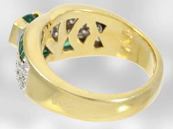Ring: sehr dekorativer Smaragd-/Brillantring, insgesamt ca. 1,74ct, 18K Gelbgold, hochwertiger Markenschmuck Damiani, Italien - photo 3