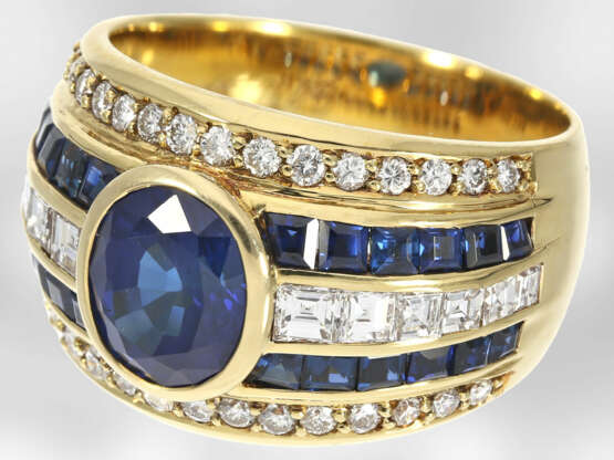 Ring: äußerst dekorativer breiter Gelbgoldring mit Saphir und Diamanten, insgesamt ca.3,58ct, 18K Gold, sehr teure Anfertigung von Hofjuwelier Roesner - фото 2