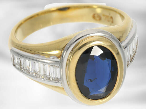 Ring: neuwertiger klassischer Saphirring mit Diamanten, insgesamt ca. 3,48ct, 18K Gold - Foto 3