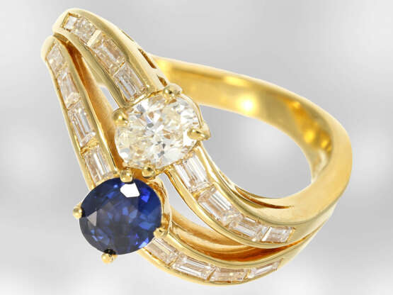 Ring: dekorativer und sehr hochwertiger Gelbgoldring mit Saphir und Diamanten, 18K Gold, Spitzenqualität von Roesner - photo 1