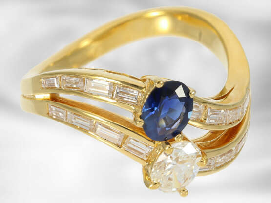 Ring: dekorativer und sehr hochwertiger Gelbgoldring mit Saphir und Diamanten, 18K Gold, Spitzenqualität von Roesner - photo 3