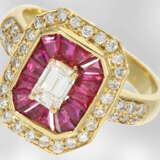 Ring: dekorativer Gelbgoldring mit Rubinen und Diamanten, insgesamt ca. 2,56ct, 18K Gold, Hofjuwelier Roesner - photo 2