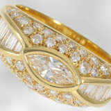 Ring/Ohrschmuck: dekoratives vintage Schmuckset aus Ring und Ohrclips mit Diamanten, insgesamt ca. 4,41ct, 18K Gold - photo 2