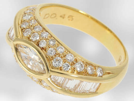 Ring/Ohrschmuck: dekoratives vintage Schmuckset aus Ring und Ohrclips mit Diamanten, insgesamt ca. 4,41ct, 18K Gold - photo 3
