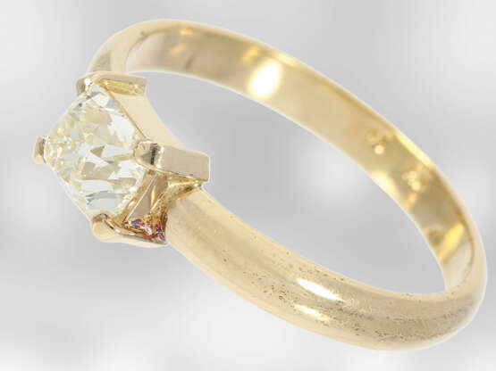 Ring: interessanter Solitärring mit antikem Diamanten im Old-Cushion-Cut, ca. 1,2ct, 14K Gold, Goldschmiedehandarbeit - фото 2