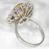Ring: edler Blütenring mit feinem Diamant/Brillantbesatz sowie schönem Goldtopas, 18K Weißgold - фото 3