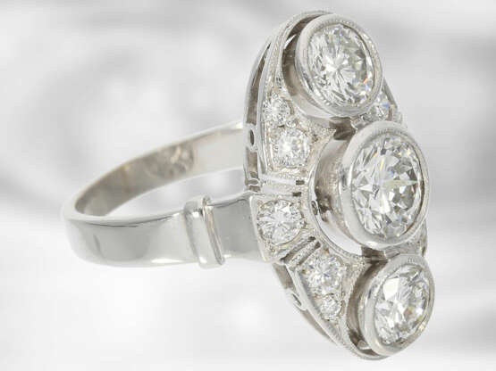 Ring: antiker, hochfeiner Art déco Diamantring mit hochkarätigem Steinbesatz ca. 2,6ct - photo 2