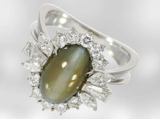 Ring: unikater und äußerst kostbarer Diamantring mit Chrysoberyll-Katzenauge, insgesamt ca. 7,12ct, 18K Weißgold - Foto 1