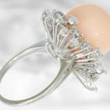 Ring: handgearbeiteter Korallenring mit feinen Diamanten/Brillanten, 18K Weißgold, Hofjuwelier Roesner - photo 3