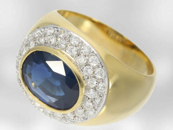 Ring: klassischer hochwertiger Saphirring mit Brillanten, insgesamt ca. 3,3ct, 18K Gold, Hofjuwelier Roesner - photo 1