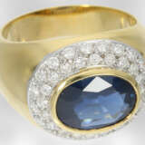 Ring: klassischer hochwertiger Saphirring mit Brillanten, insgesamt ca. 3,3ct, 18K Gold, Hofjuwelier Roesner - фото 3