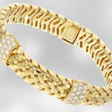 Armband: Tiffany & Co., nahezu neuwertiges Armband aus der Kollektion "Vannerie" mit Brillantbesatz, insgesamt ca. 1,6ct, 18K Gold, 1995, mit Original-Etui und Box - photo 2