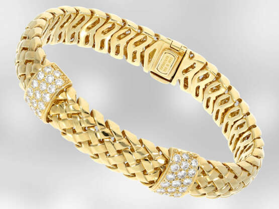 Armband: Tiffany & Co., nahezu neuwertiges Armband aus der Kollektion "Vannerie" mit Brillantbesatz, insgesamt ca. 1,6ct, 18K Gold, 1995, mit Original-Etui und Box - Foto 2