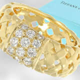 Ring: moderner und sehr hochwertiger Brillant-Goldschmiedering aus dem Hause Tiffany & Co., "Vannerie Collection" - фото 1