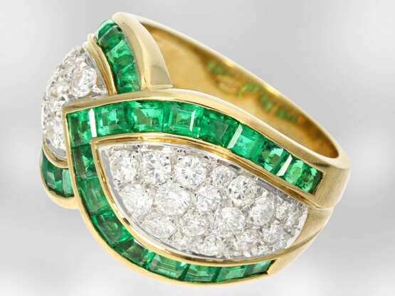 Ring: dekorativer, wertvoller italienischer Designerring mit Smaragden und Brillanten, insges. 3,54ct, 18K Gelbgold, Markenschmuck Casa Damiani, NP 8250€ - photo 2