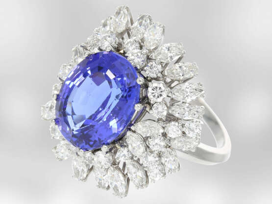 Ring: exklusiver und ausgesprochen schöner Tansanit/Diamant-Goldschmiedering aus Platin, insgesamt ca. 10,7ct, Hofjuwelier Roesner - photo 2