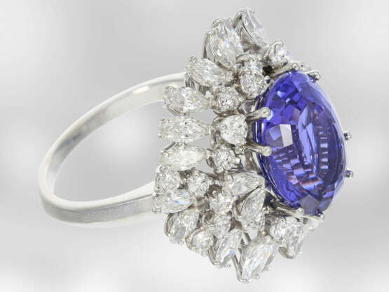 Ring: exklusiver und ausgesprochen schöner Tansanit/Diamant-Goldschmiedering aus Platin, insgesamt ca. 10,7ct, Hofjuwelier Roesner - photo 3