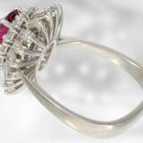Ring: hochwertiger Blütenring mit feinem Rubin-/Diamantbesatz, insgesamt ca. 3,5ct, Handarbeit aus 18K Weißgold, Spitzenqualität von Hofjuwelier Roesner - photo 4