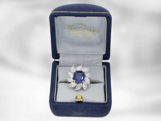 Ring: bedeutender, sehr attraktiver Weißgoldring mit besonders schönem Saphir und feinen Diamanten, ca. 8,5ct, neuwertig, mit Originalbox von Hofjuwelier Roesner - Foto 2
