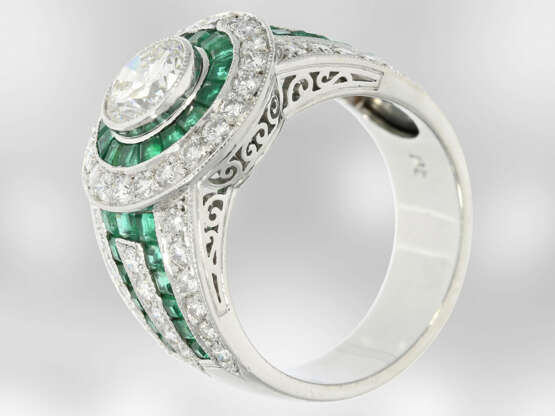 Ring: hochwertiger und einzigartiger Platinring mit Einkaräter, Brillanten und Smaragden, insgesamt ca. 2,24ct, Spitzenqualität von Hofjuwelier Roesner - Foto 3