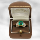 Ring: exklusiver und äußerst hochwertiger Smaragd/Brillantring, hochfeiner Smaragd von ca. 3,97ct, neuwertig, Hofjuwelier Roesner, NP ca. DM 60.000,- - photo 1