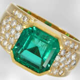 Ring: exklusiver und äußerst hochwertiger Smaragd/Brillantring, hochfeiner Smaragd von ca. 3,97ct, neuwertig, Hofjuwelier Roesner, NP ca. DM 60.000,- - фото 2