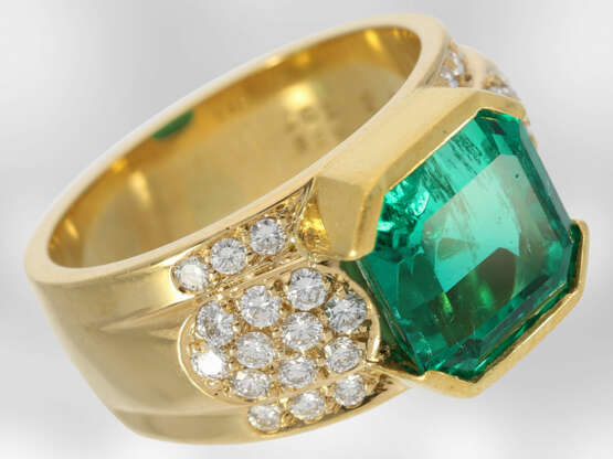 Ring: exklusiver und äußerst hochwertiger Smaragd/Brillantring, hochfeiner Smaragd von ca. 3,97ct, neuwertig, Hofjuwelier Roesner, NP ca. DM 60.000,- - Foto 3