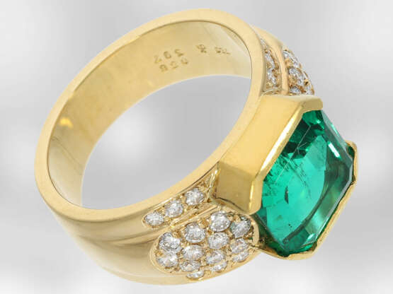 Ring: exklusiver und äußerst hochwertiger Smaragd/Brillantring, hochfeiner Smaragd von ca. 3,97ct, neuwertig, Hofjuwelier Roesner, NP ca. DM 60.000,- - Foto 4