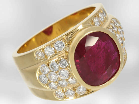 Ring: massiv gefertigter und ehemals sehr teurer Rubin/Brillantring aus 18K Gold, Hofjuwelier Roesner, Jubiläumsanfertigung von 1977 - Foto 1