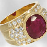 Ring: massiv gefertigter und ehemals sehr teurer Rubin/Brillantring aus 18K Gold, Hofjuwelier Roesner, Jubiläumsanfertigung von 1977 - photo 1