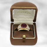 Ring: massiv gefertigter und ehemals sehr teurer Rubin/Brillantring aus 18K Gold, Hofjuwelier Roesner, Jubiläumsanfertigung von 1977 - фото 2