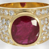 Ring: massiv gefertigter und ehemals sehr teurer Rubin/Brillantring aus 18K Gold, Hofjuwelier Roesner, Jubiläumsanfertigung von 1977 - фото 3
