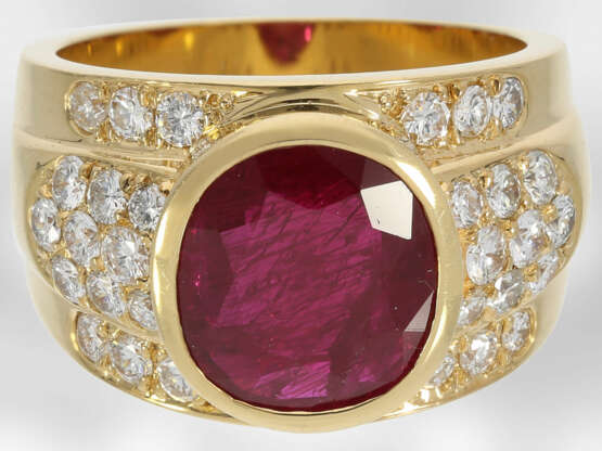 Ring: massiv gefertigter und ehemals sehr teurer Rubin/Brillantring aus 18K Gold, Hofjuwelier Roesner, Jubiläumsanfertigung von 1977 - Foto 3