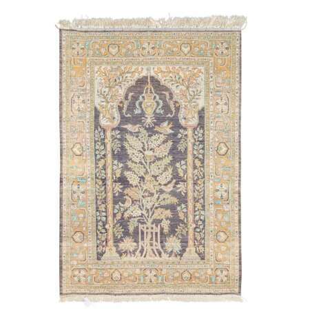 Orientteppich aus Seide. GHOM/PERSIEN, 20. Jahrhundert, ca. 154x105 cm. - фото 2