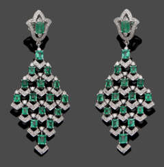 Paar extravagante Smaragd-Ohrgehänge