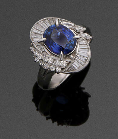 Royalblauer Saphirring mit Diamanten - Foto 1