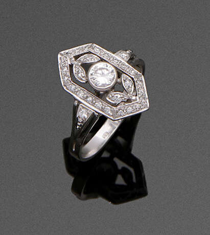 Feiner Jugendstil-Diamantring in Ajour - photo 1