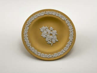 Saucer for jewelry Wedgwood "Orchids". Neo-classicism, England, biscuit porcelain. 1974 - 1990