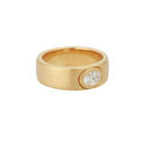 Ring mit Diamant im Ovalschliff ca. 0,45 ct, - photo 2